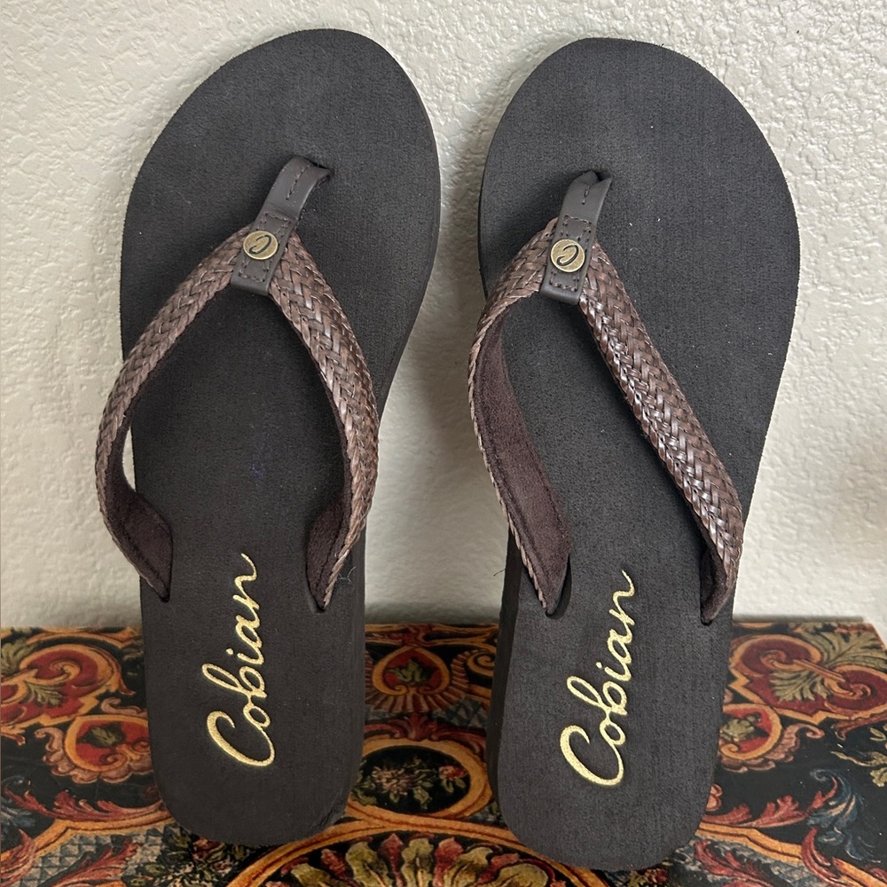 Cobian NWT Brown Braided-Strap Flip Flops with Black Footbed size 7